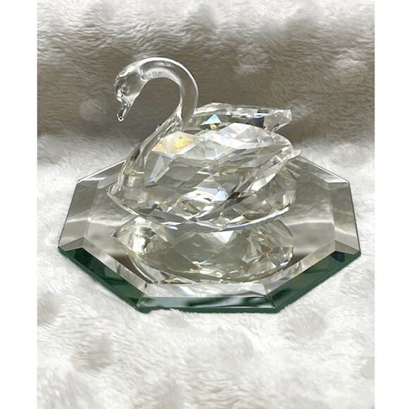 Vintage Swarovski Beauties of the Lake Crystal Swan (Medium)w/Mirror-Retired - Picture 1 of 6